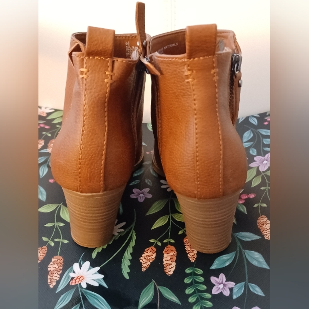 Universal Thread Tan Ankle Booties - Picture 4 of 5